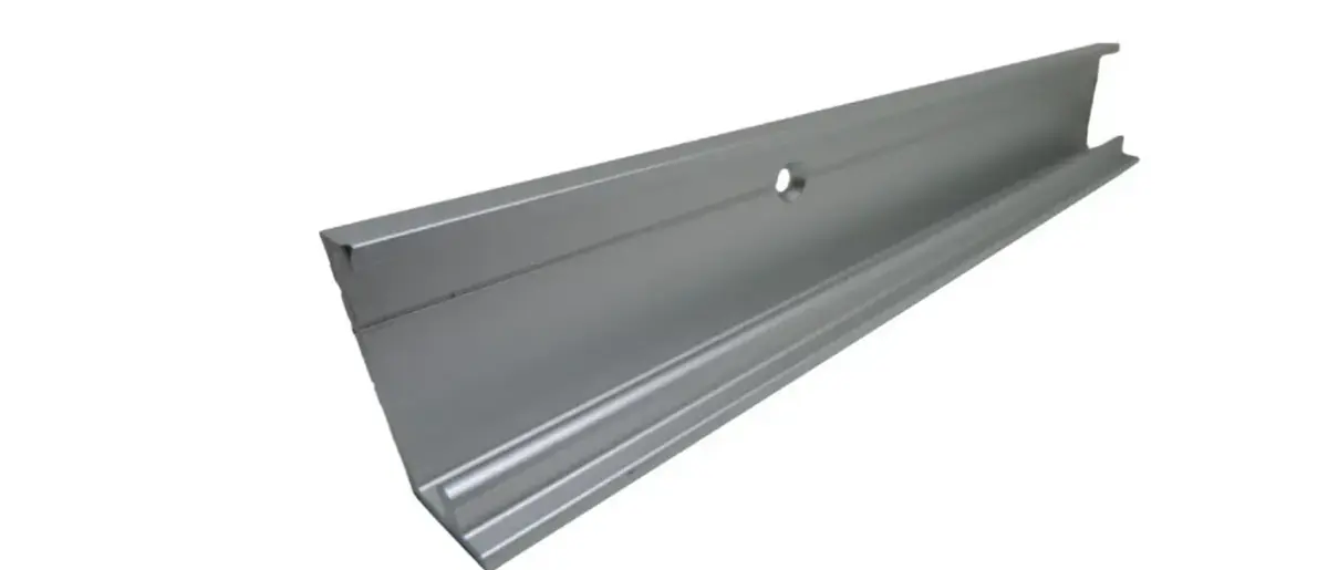 Coulisse en aluminium d'un volet roulant